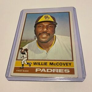 Willie McCovey 1976 Topps Baseball Card # 520 Vintage Collectible